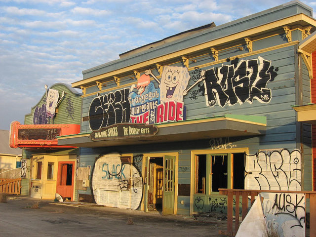 The inevitable part of every abandoned site – Graffiti. Author: John Von Curd CC BY 2.0