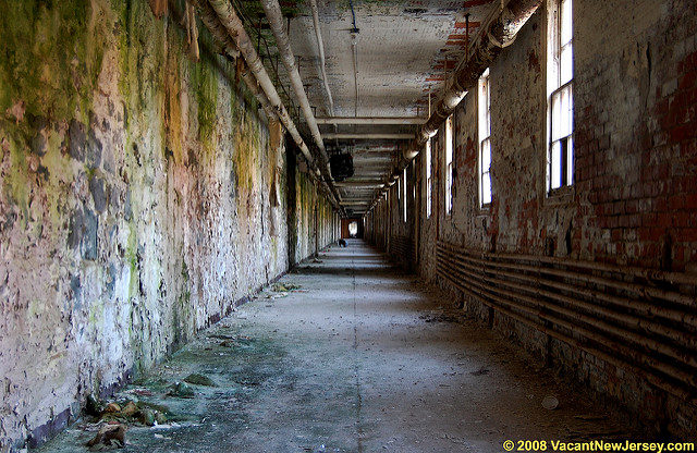 The long halls of Essex County Hospital Center. Author: Justin Gurbisz CC BY-ND 2.0