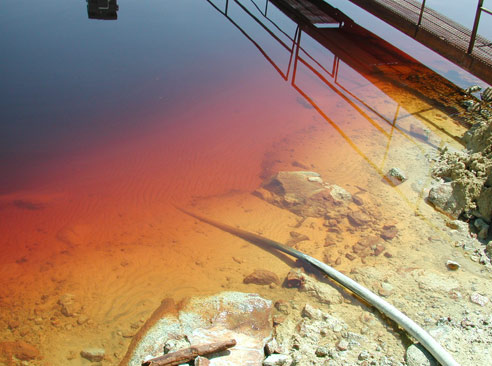 The water of Berkeley Pit. Author: Kolopres CC BY-SA 3.0