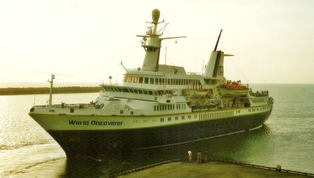 MS World Discoverer in Salaverry. Photo Credit: Aah-Yeah, CC BY 2.0