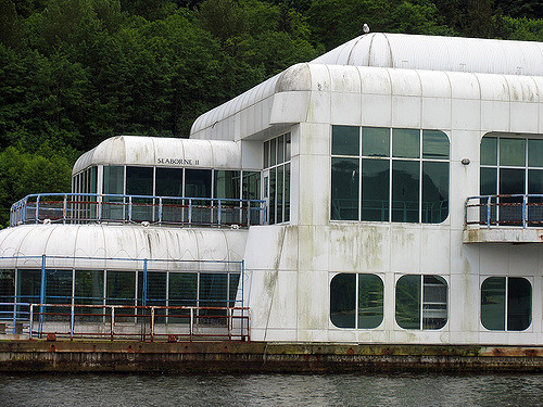 McBarge surrounded with silence. Author: Ashley Fisher CC BY-SA 2.0