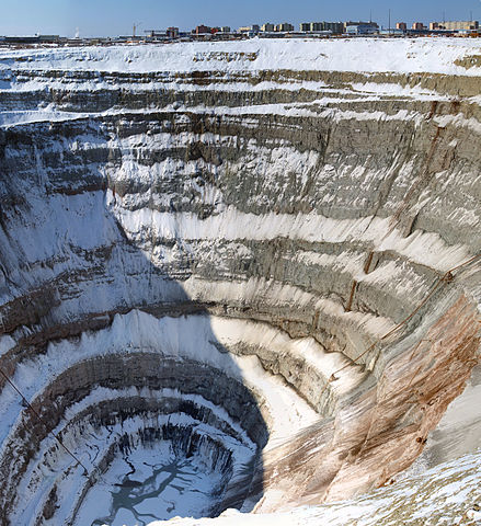 Mirny diamond mine, Yakutia. Author: Staselnik CC BY-SA 3.0