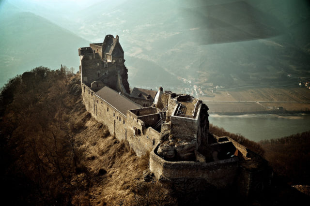 Burgruine Aggstein, the remnant of a castle on the right bank of the Danube.Author: Richard Shaw CC BY 2.0