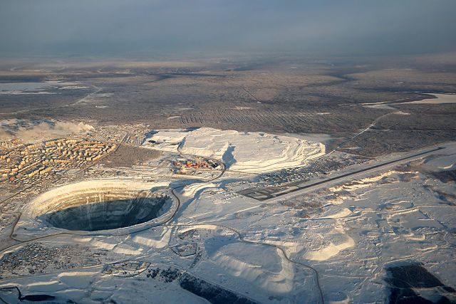 Aerial view of Mirny city, Mirny mine, and Mirny Airport. Author: Igor Dvurekov CC BY-SA 3.0