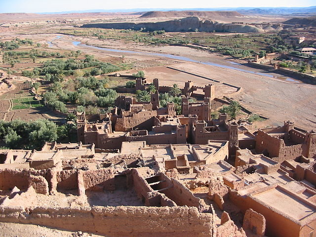 Aït Benhaddou from above. Part of the new village across the river can be seen top right.Author: Donar Reiskoffer CC BY-SA 3.0