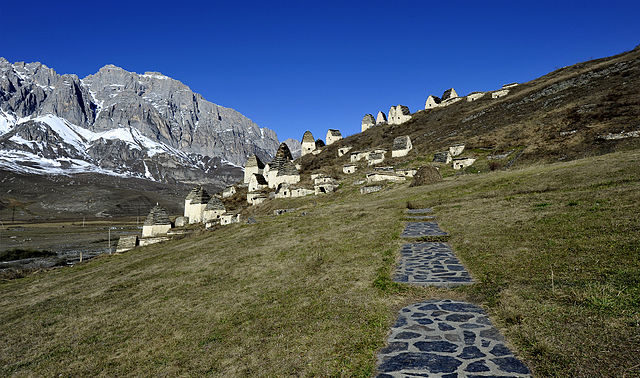The large necropolis.Author: Alex Svirkin CC BY-SA 3.0