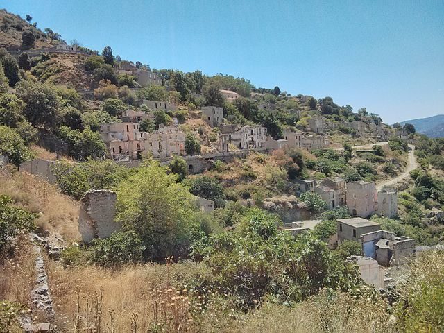 Gairo Vecchio or Old Gairo. Photo credit: Mbarrieau, CC BY 3.0