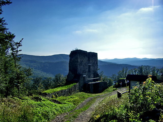 The original name of Pustý hrad is Old Zvolen Castle Photo credit: Michal Hruška, CC BY-SA 3.0