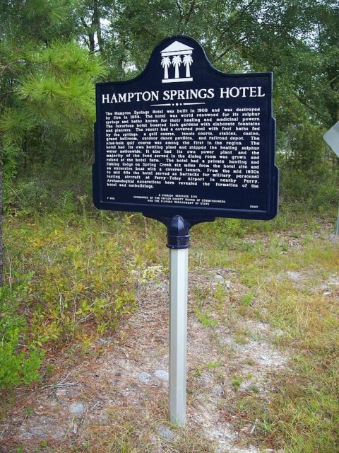 Historical marker at site of the old Hampton Springs Hotel. Author: Ebyabe CC BY-SA 3.0