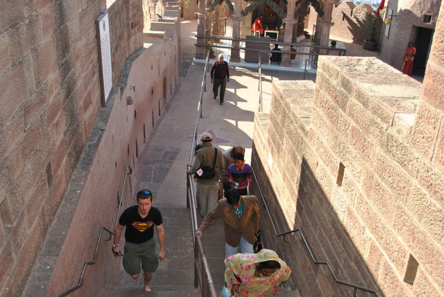 Alley of Chamunda temple in Meherangarh Fort. Photo Credit: Schwiki, CC BY-SA 3.0