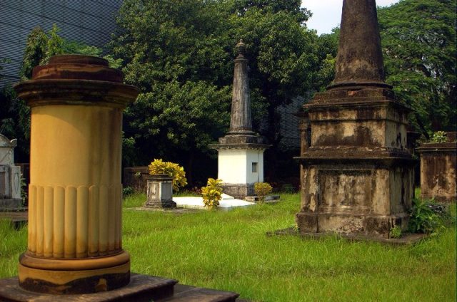 The tombs inside the cemetery. Author: Giridhar Appaji Nag Y CC BY 2.0