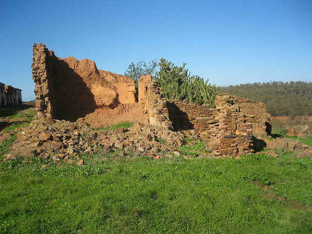 Structure from a time long gone. Author: Beverly Trayner CC BY 2.0