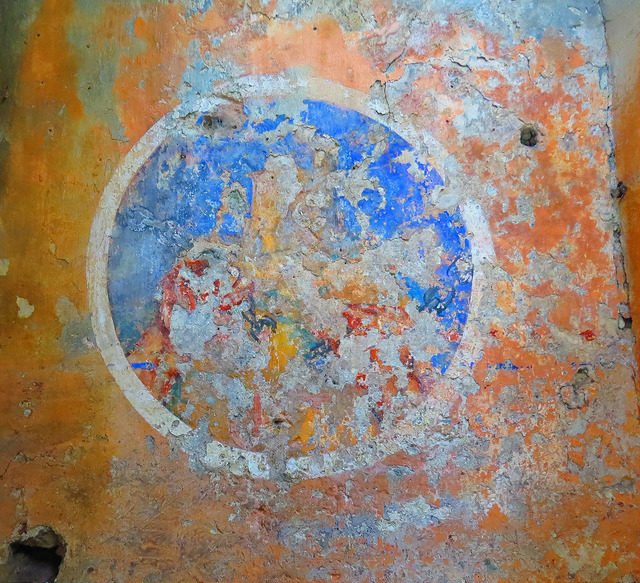 The decaying frescoes. Photo Credit: Gianfranco Vitolo, CC BY-SA 2.0