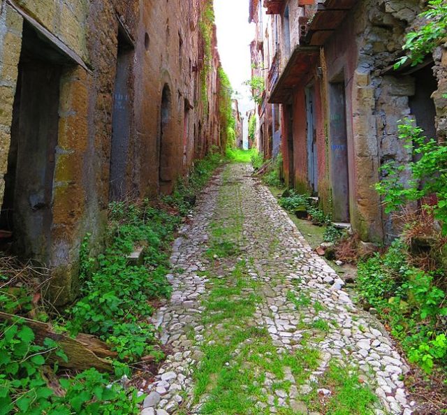 The empty streets. Photo Credit: Gianfranco Vitolo, CC BY 2.0