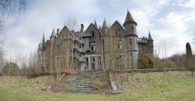 The rear of the Château. Pel Laurens CC BY 3.0