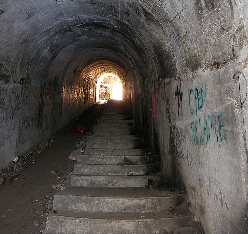Tunnel inside Illowra Battery with tracks for carts to haul munitions to the gun emplacements. Author Adam.J.W.C. CC BY 3.0