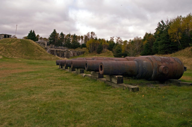Close up on the small guns at Fort Ives. Author: Property#1 CC BY-NC-ND 2.0