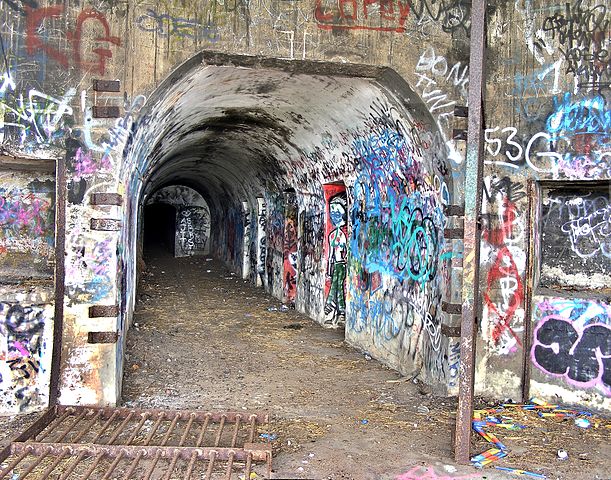 A bunker corridor inside the Hill 60. Author Adam.J.W.C. CC BY 3.0