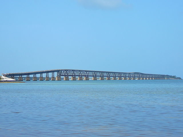 Bridge as seen from Spanish Harbor Key. Author Averette CC BY-SA 3.0