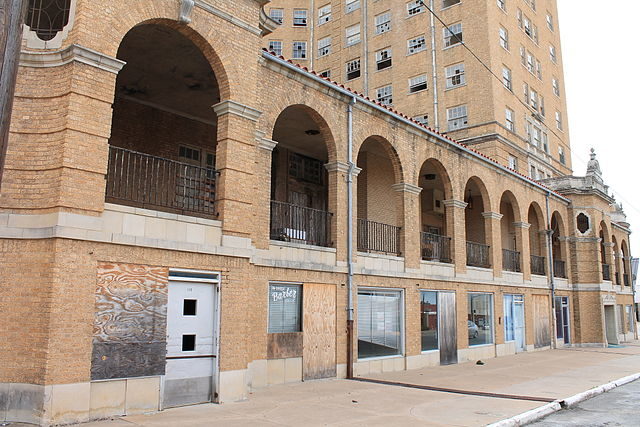 Baker Hotel was the first skyscraper built outside the main metropolitan area.        Author: Renelibrary CC BY-SA 3.0 