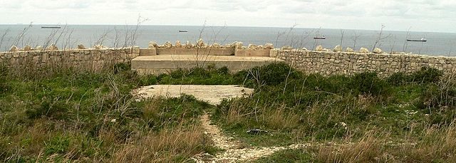 The perimeter wall. Author Ploync CC BY-SA 3.0