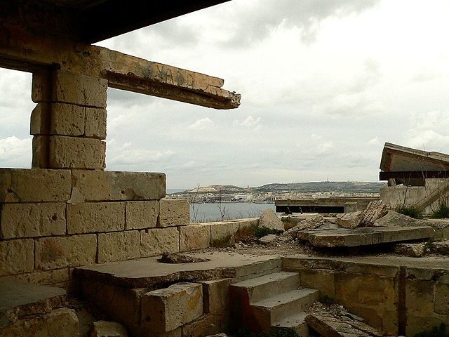 Fort Campbell is now a ruin. Author Ploync CC BY-SA 3.0
