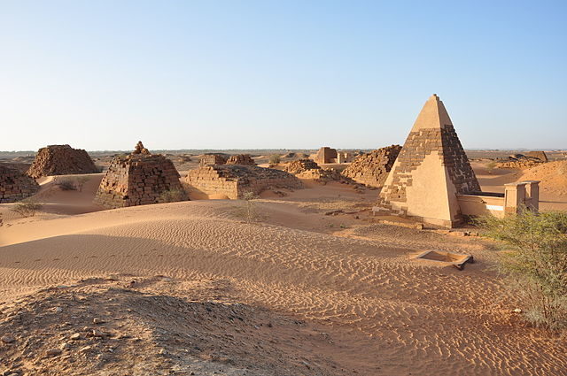 The West Cemetery at Meroë/ Author: TrackHD – CC BY 3.0