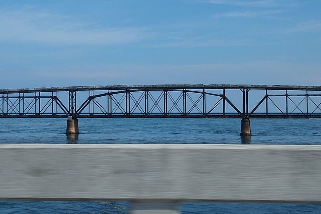 Parker deck-trussed span. Author Z22 CC BY-SA 3.0