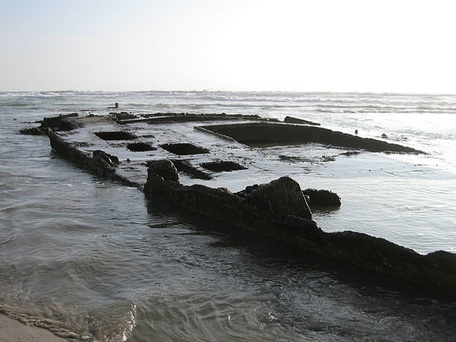 SS Monte Carlo wreck visible at low tide near Coronado/ Author: Jamie Lantzy – CC BY-SA 3.o