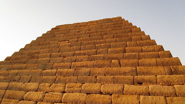 The pyramids at Meroë are step-sided/ Author: Jovan Smiljković – CC BY 4.0