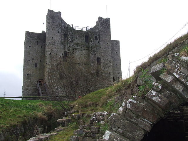 The keep viewed from the chamber under the ground of the great hall near the river gate.Author: Laurel Lodged CC BY-SA 3.0