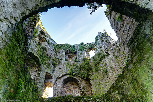 The inside of one of the towers of Trim Castle. Author: Jawed Karim CC BY-SA 3.0 