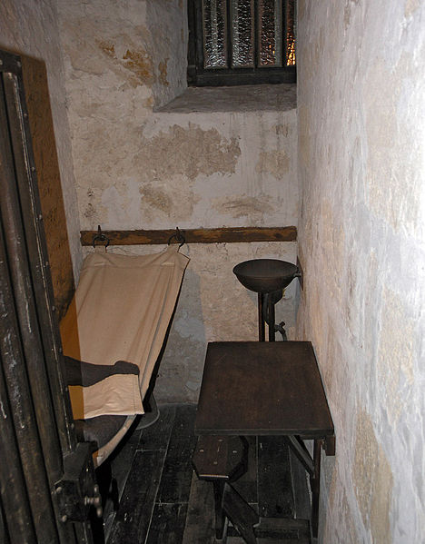 A re-creation of typical 1855 cell accommodation. Author: SeanMack CC BY-SA 3.0