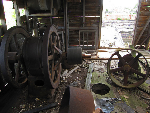 Abandoned interior. Author: H.L.I.T. CC BY 2.0