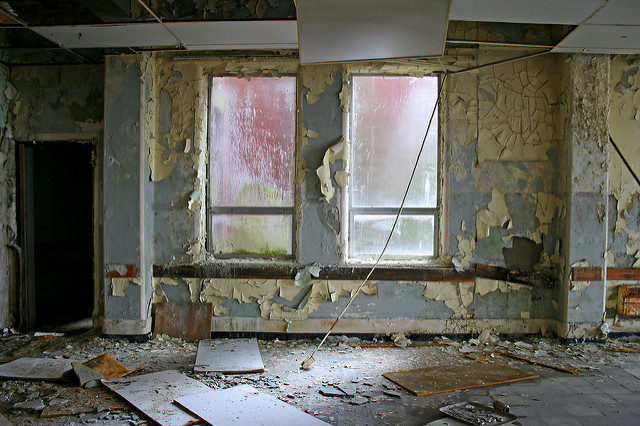 Abandoned West Lawn.Author: Justus Hayes CC BY 2.0