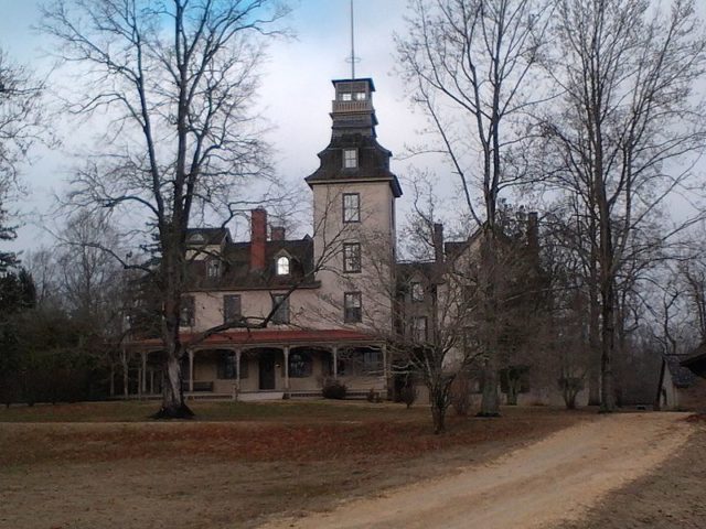 The mansion’s roof which including a “widow’s walk” cupola was used as a fire tower by the New Jersey Forest Fire Service from 1919 to 1924. JackTheVicar CC BY-SA 3.0