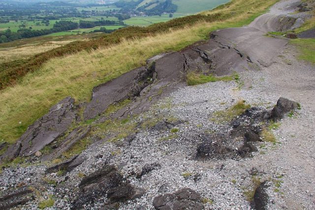 Broken Road near Castleton, Derbyshire. Author: Mike Peel CC BY-SA 4.0