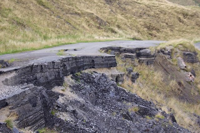 A section of the abandoned road. Author: Mike Peel CC BY-SA 4.0