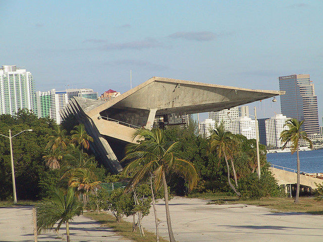 Cantilevered folded plate roof. Author: Lissette Fernandez CC BY-ND 2.0
