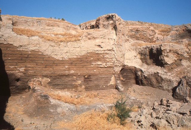 A photo of the earliest excavations in Çatalhöyük. Omar hoftun CC BY-SA 3.0