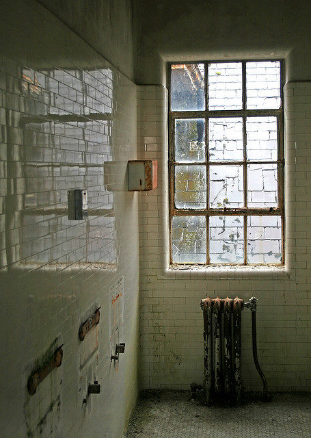 Glittering white tiles.Author: Justus Hayes CC BY 2.0