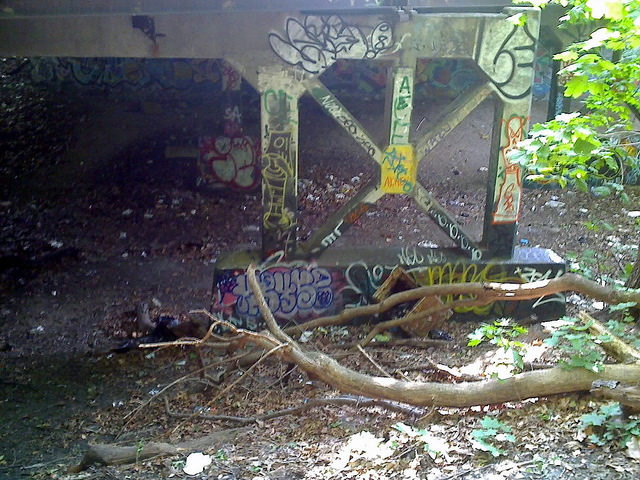 LIRR Rockaway Beach Branch where homeless people gather. Author: Robert C CC BY-SA 2.0