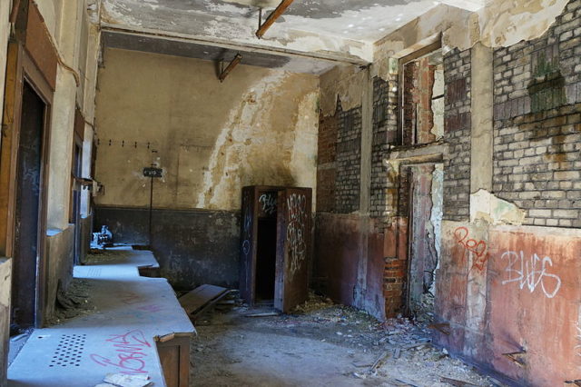 Mine office building interior.Author: Bourgeois.A CC BY-SA 3.0