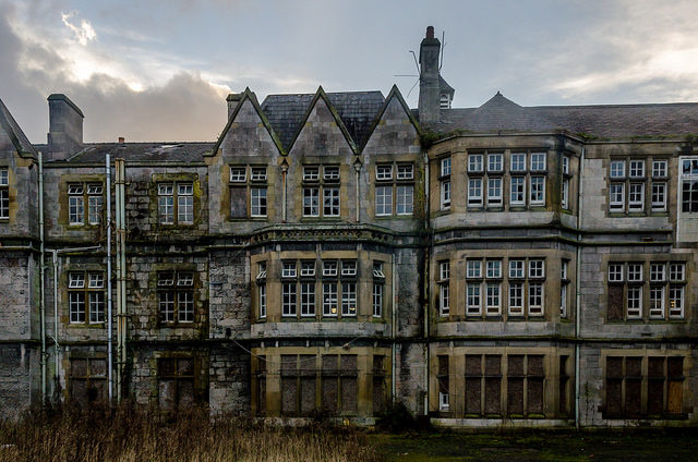 North Wales Hospital frontal photo. Author: Robin Hickmott CC BY 2.0