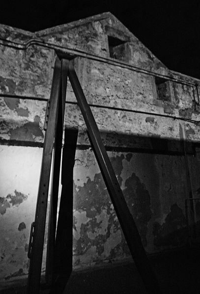 Post prisoners were tied to when flogged. Author: SeanMack CC BY-SA 3.0