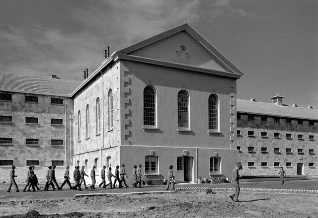 Prisoners in front of Main Cell Block, c. 1971. Author: Iwelam CC BY-SA 4.0