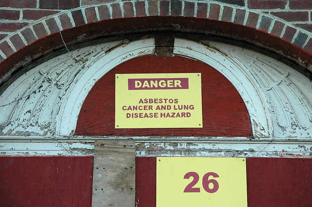 The asbestos warning. Author:Karan Jain CC BY 2.0
