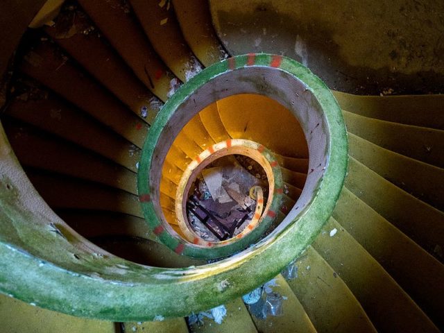 The spiral staircase. Author: Ajay Suresh CC BY 2.0