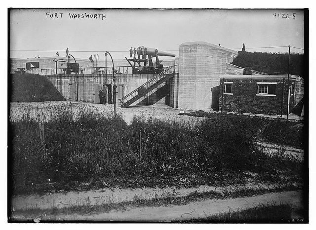 Unidentified battery at Fort Wadsworth circa 1917.