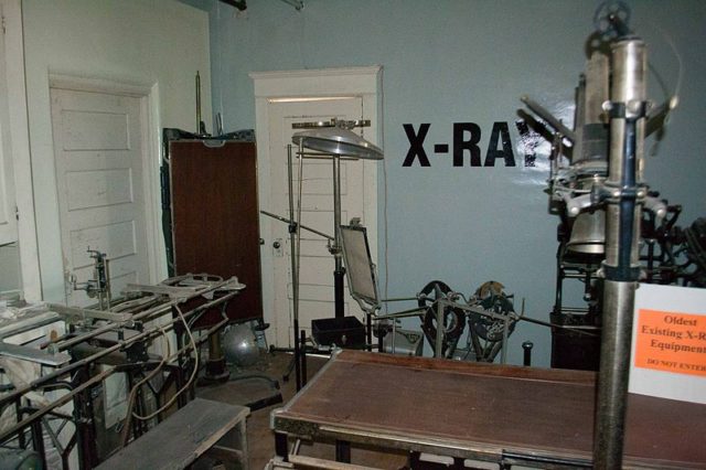 X-ray room. Visitor7 CC BY 3.0